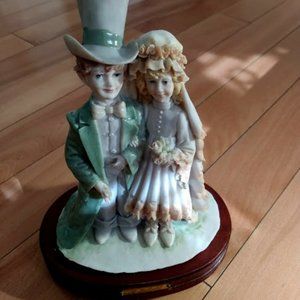 Belcari: Music Box Figurine Bride and Groom